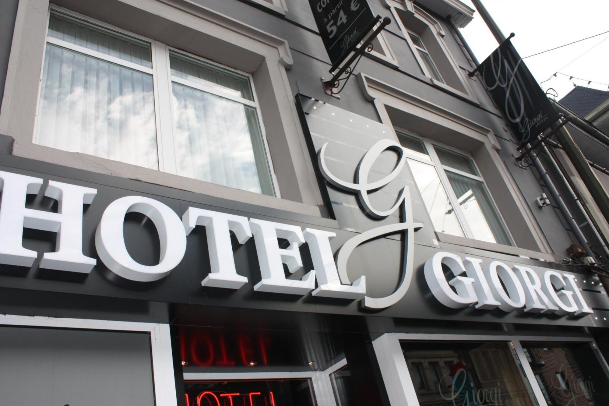Hotel Giorgi Et Logements Insolites-Jacuzzi Prive Bastogne Dış mekan fotoğraf