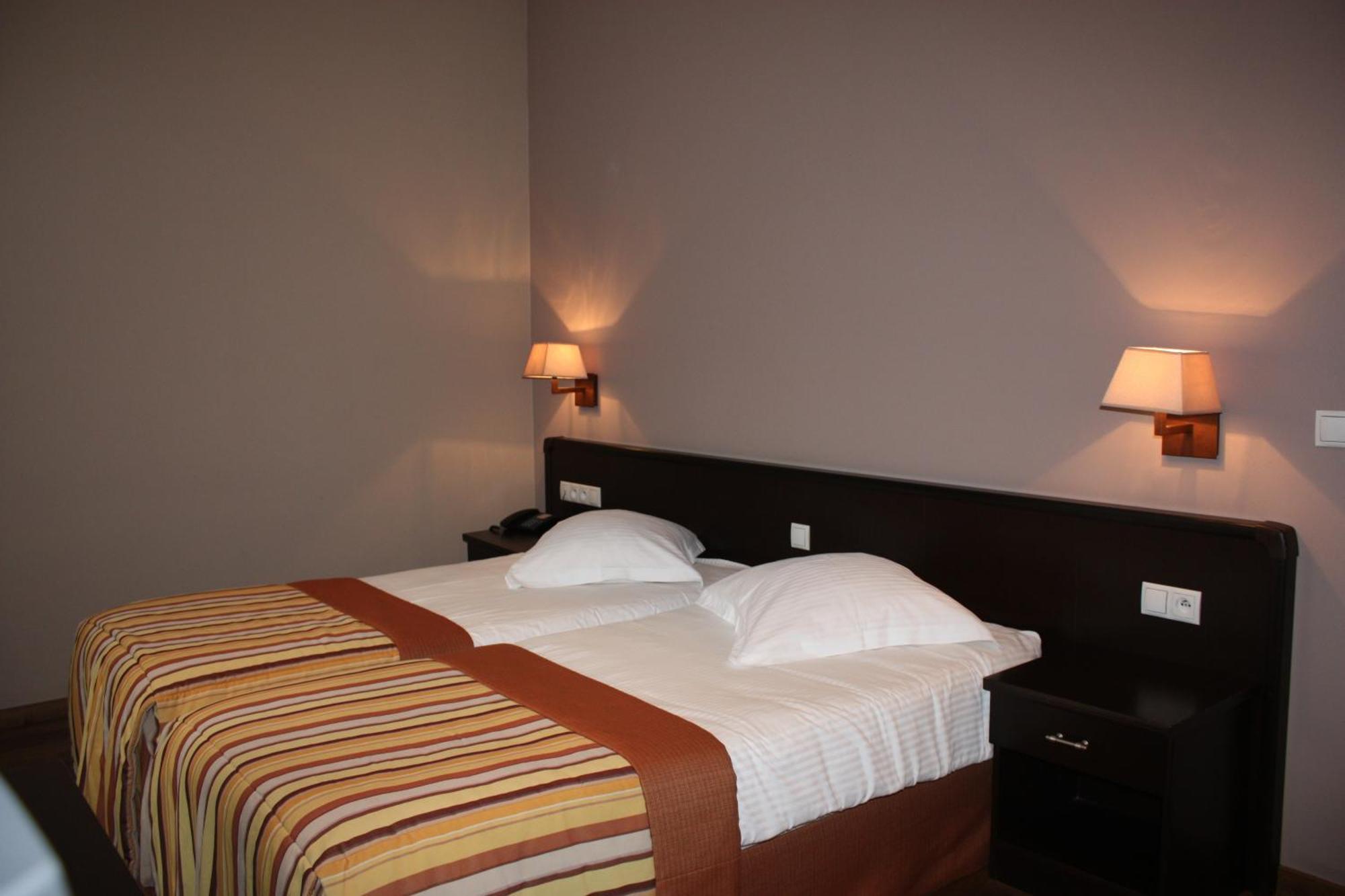 Hotel Giorgi Et Logements Insolites-Jacuzzi Prive Bastogne Dış mekan fotoğraf