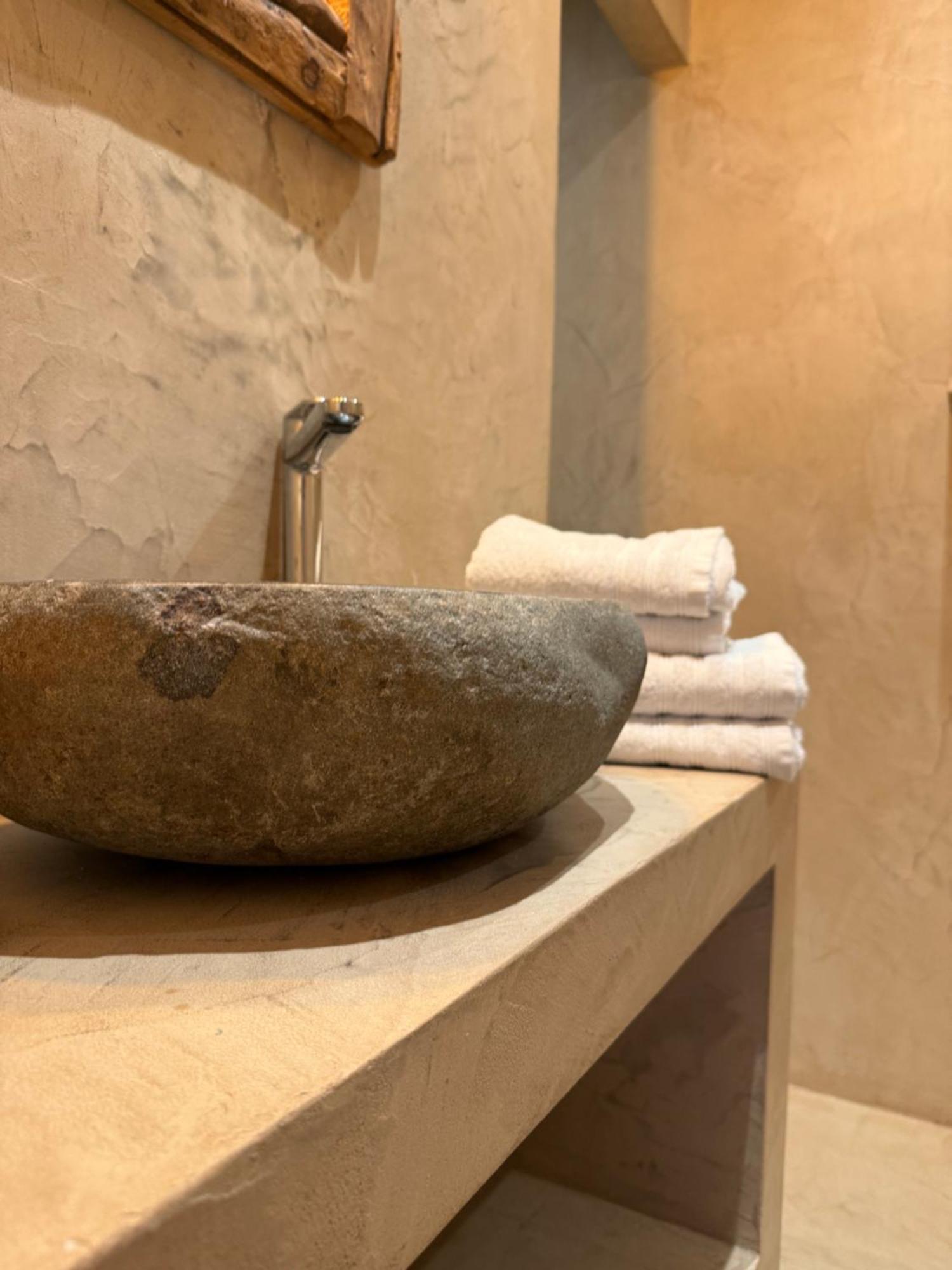 Hotel Giorgi Et Logements Insolites-Jacuzzi Prive Bastogne Dış mekan fotoğraf
