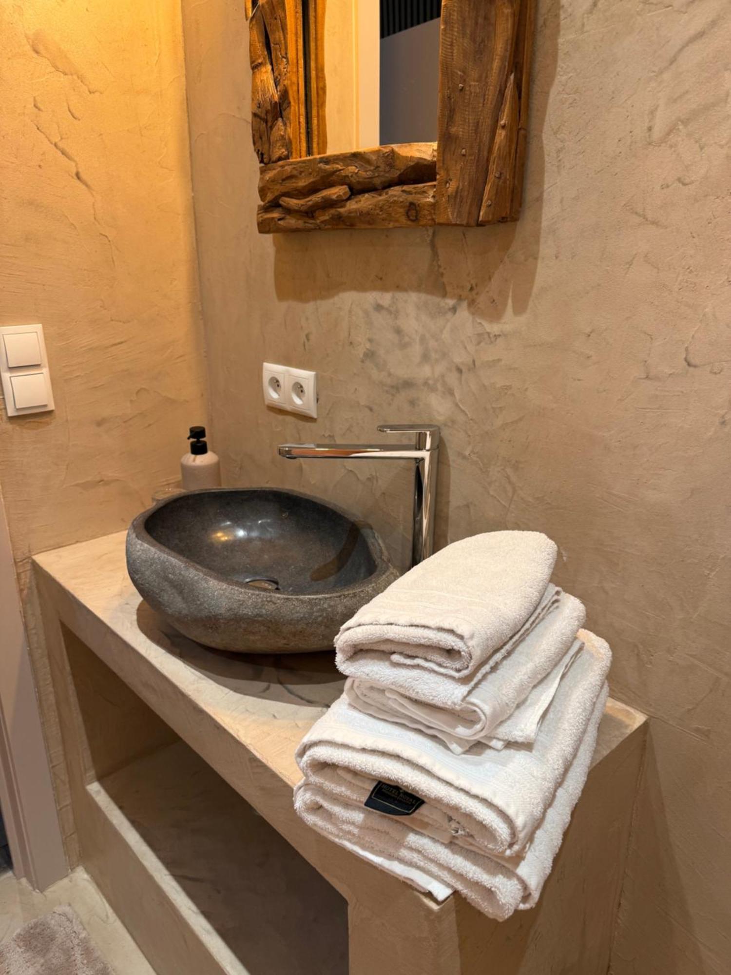 Hotel Giorgi Et Logements Insolites-Jacuzzi Prive Bastogne Dış mekan fotoğraf